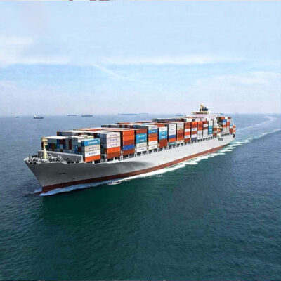 Tàu chở hàng container phục vụ vận chuyển hàng hóa bằng đường biển quốc tế